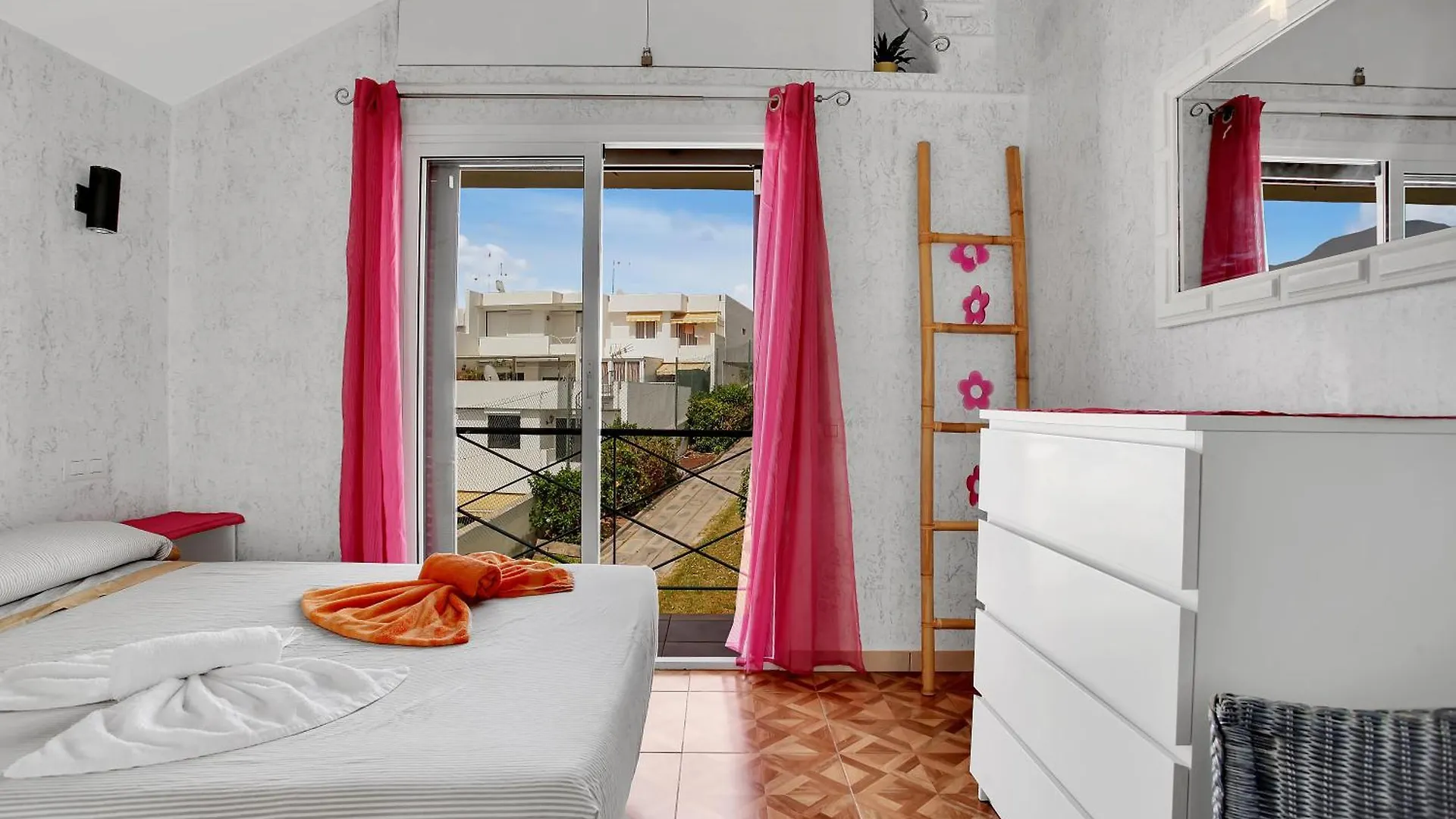 2 Bedrooms Bungalow In Playa De Las Americas Playa de las Americas (Tenerife)