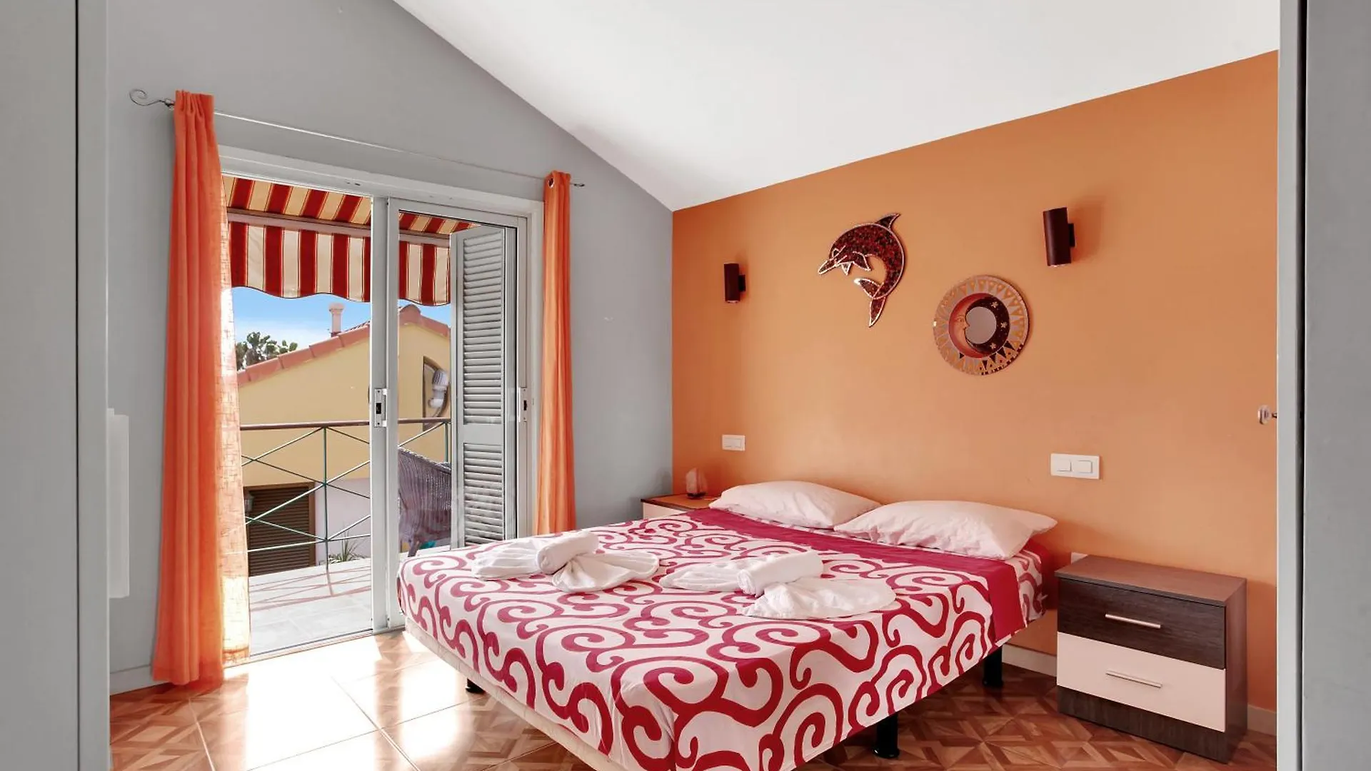 Apartment 2 Bedrooms Bungalow In Playa De Las Americas Spain